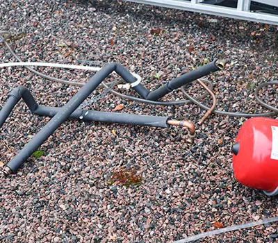 Vanhat putket toimitetaan kierrätykseen.