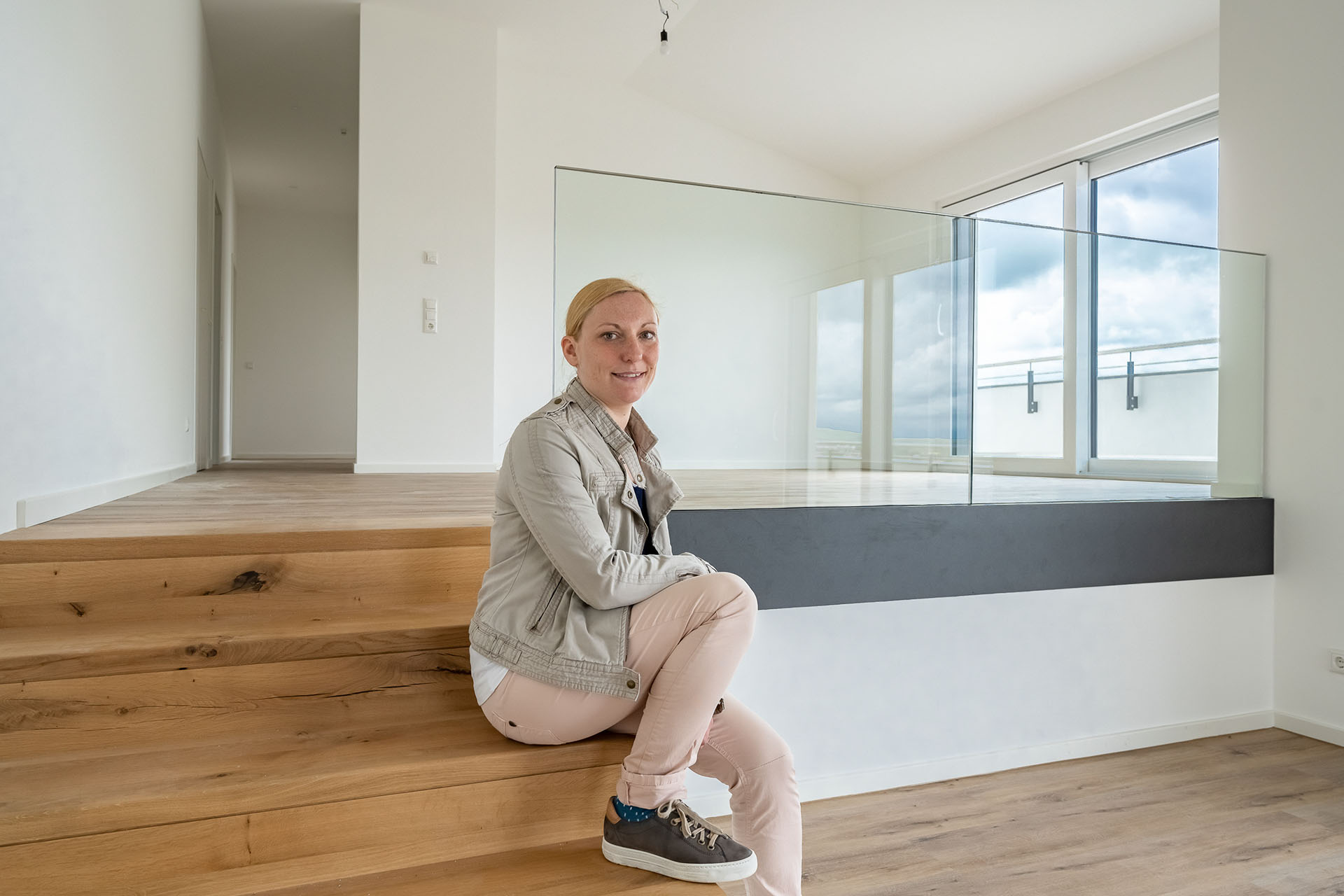 Eigentümerin in einer Wohnung