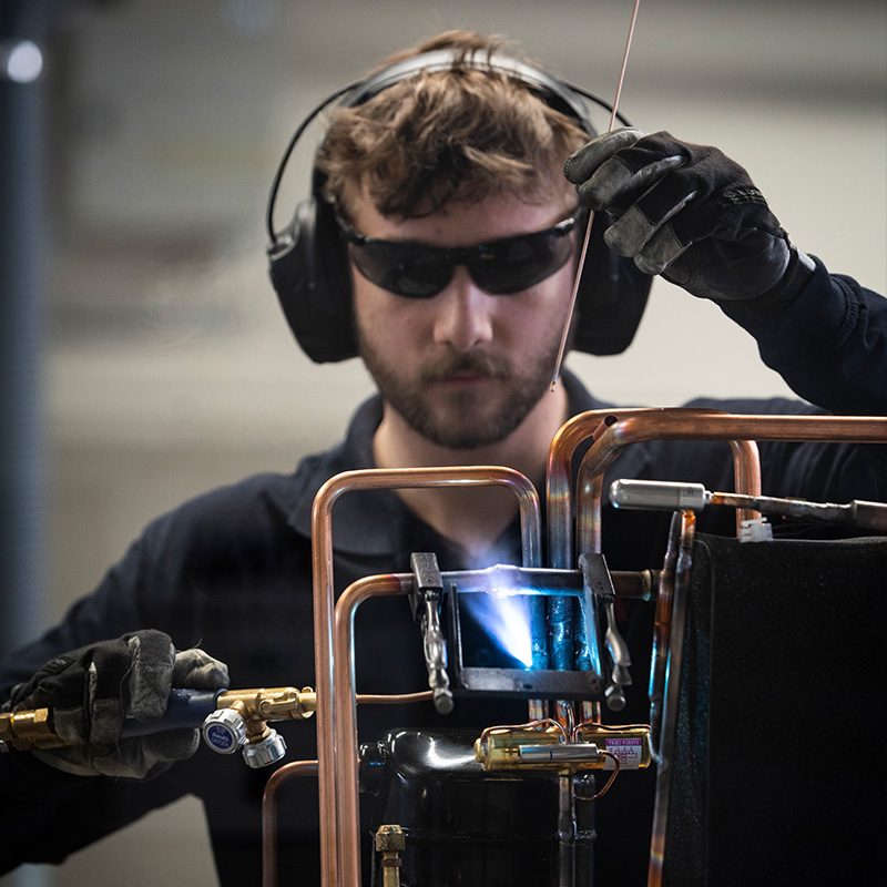 NIBE Mitarbeiter in der Produktion