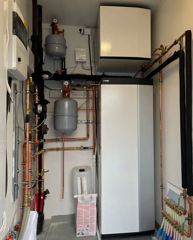 NIBE maalämpöpumppu teknisessä tilassa