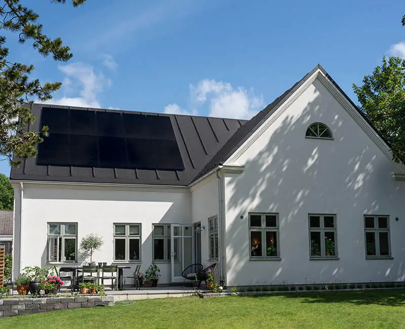 Hus med solceller från NIBE