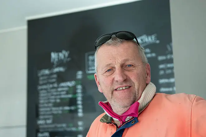 – Hjertet på gården, sier Hans Thorer Mamen om kafeen.