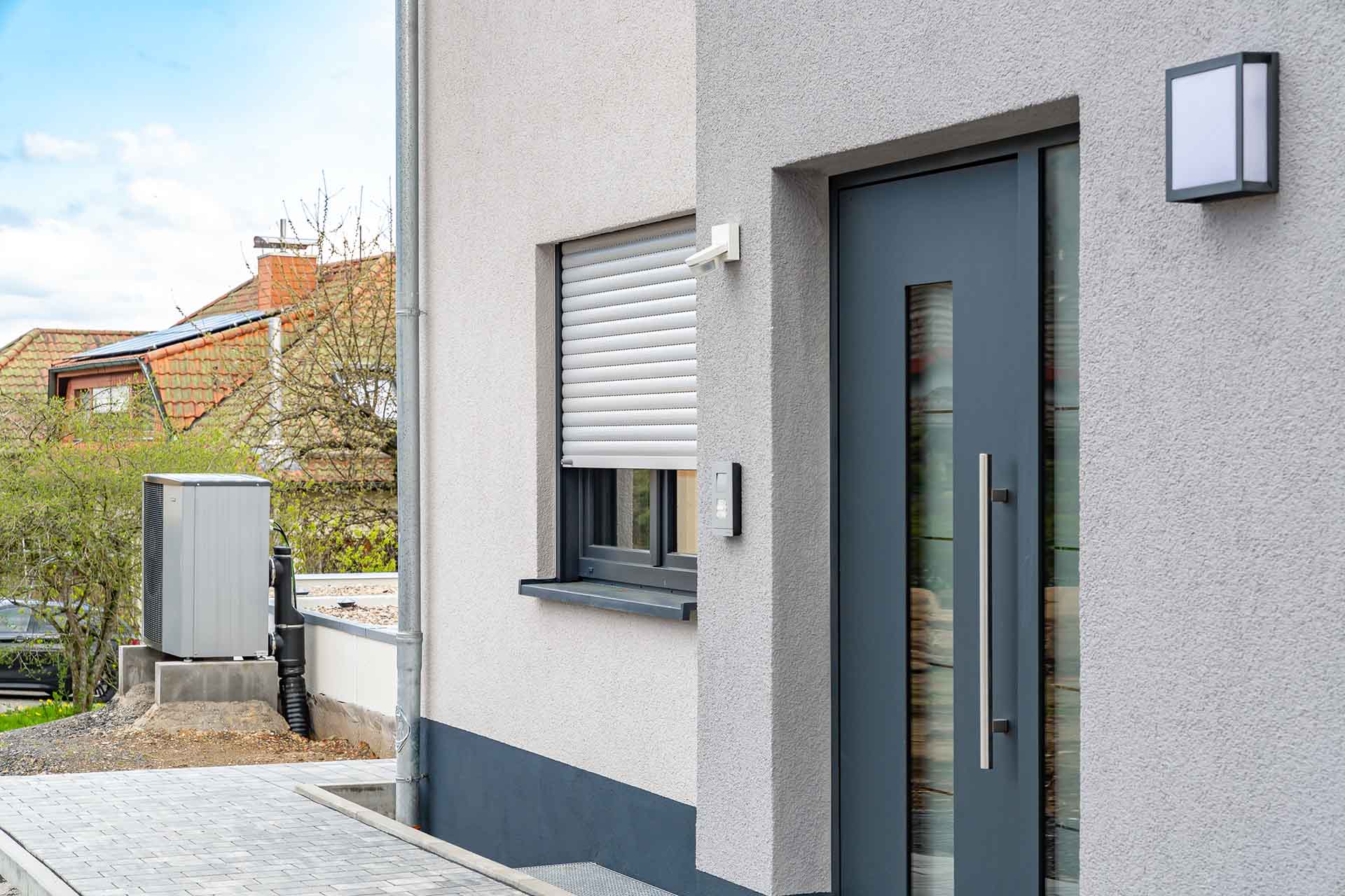 Haustür vom Mehrfamilienhaus in Brachttal