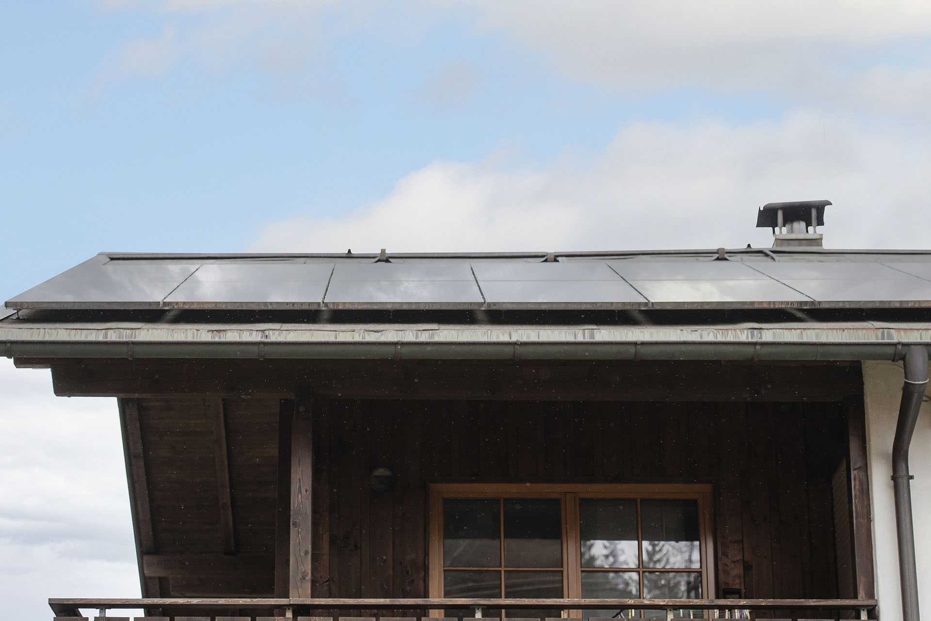 Photovoltaik-Anlage auf dem Dach von Groß