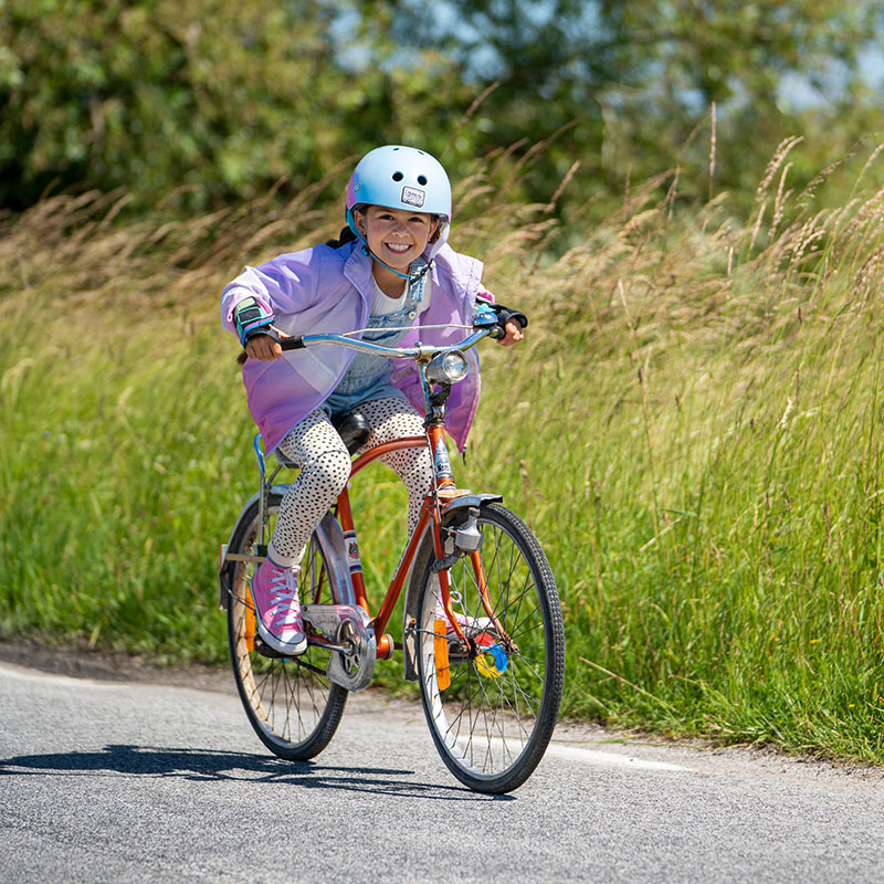Mädchen auf einem Fahrrad
