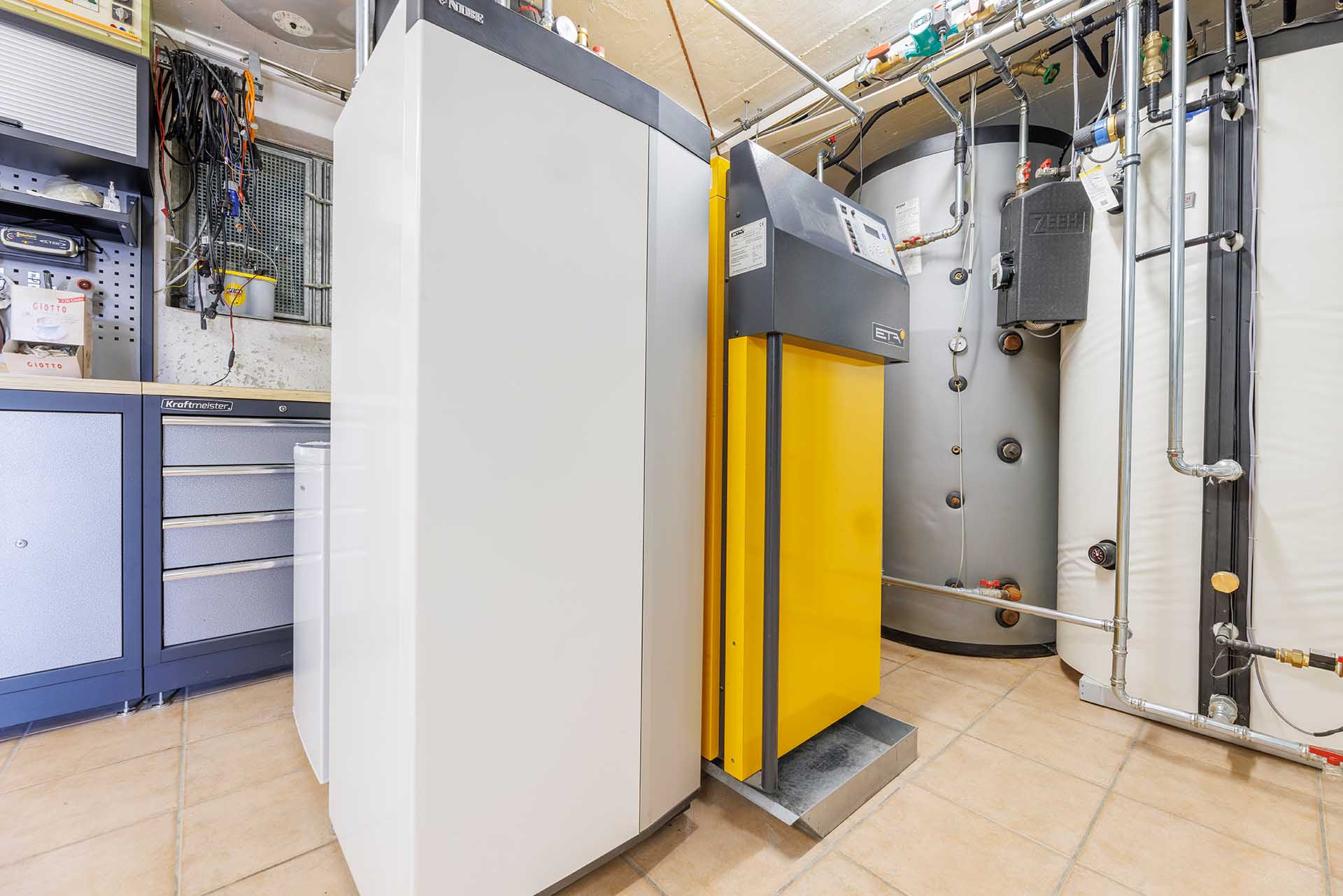 NIBE Erdwärmepumpe und Stückholzkessel