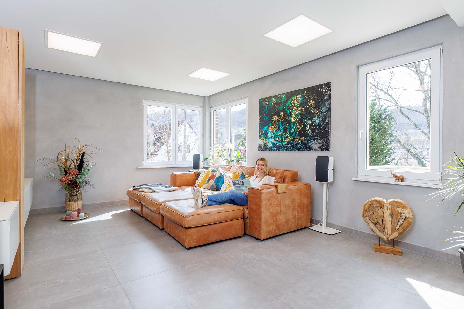 Frau Sippel auf dem Sofa