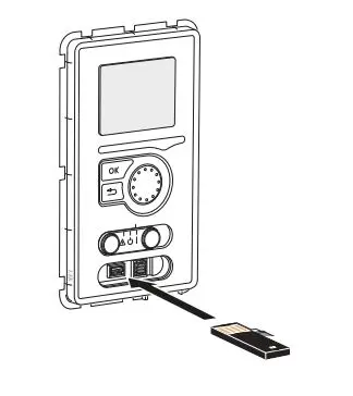 Var finns USB-uttaget på värmepumpen?