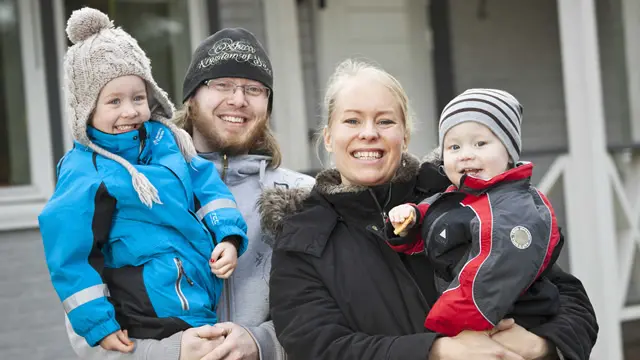 Familien Svensson med avtrekksvarmepumpe.