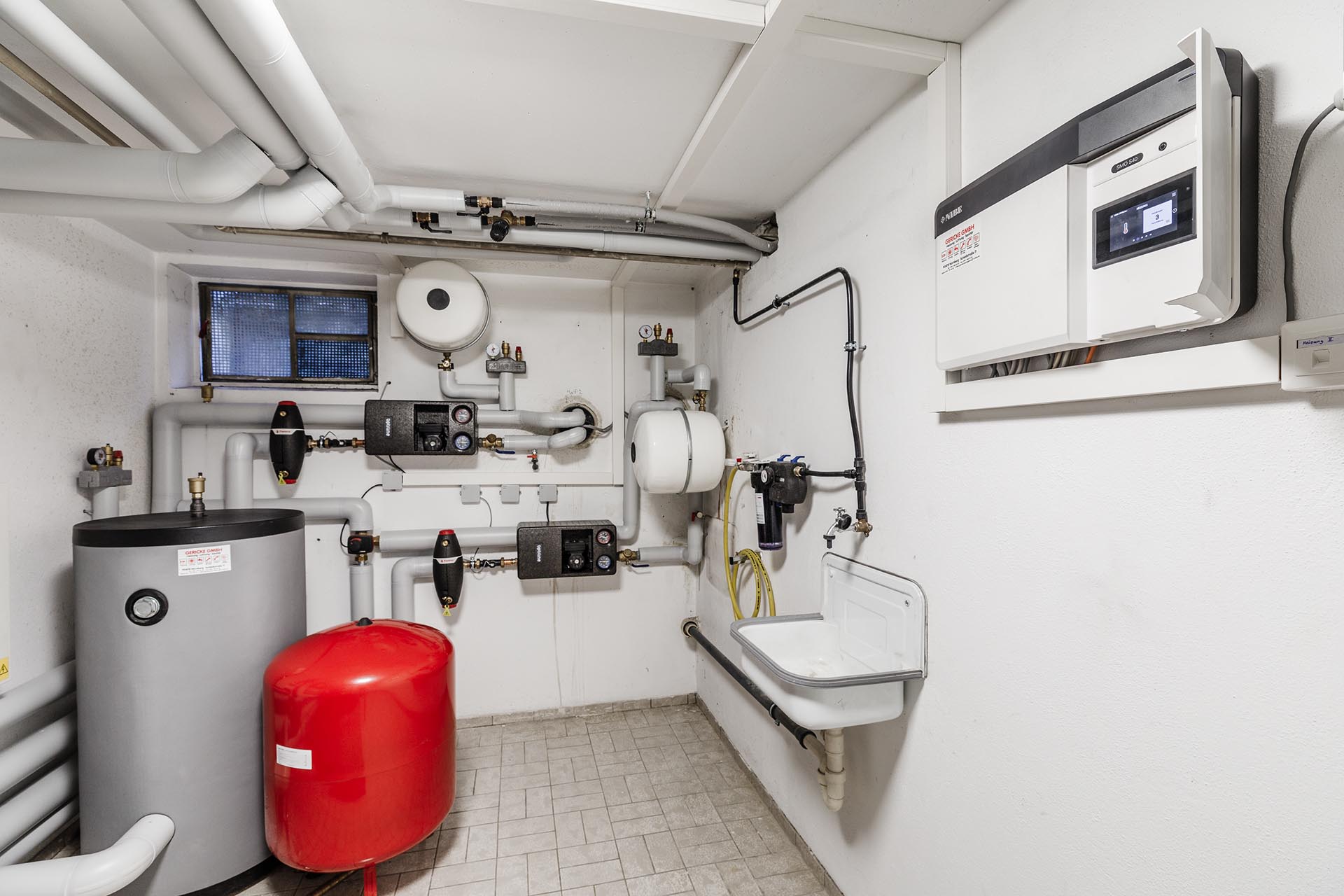 Heizungskeller mit Wärmepumpen Installation