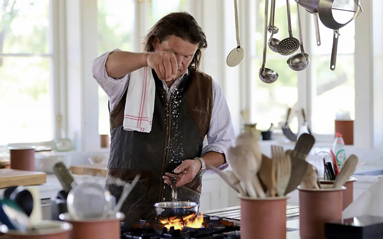 Per Morberg lagar mat