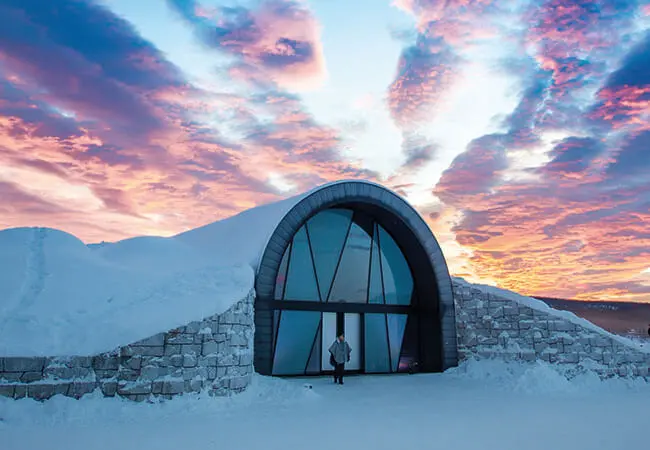 Icehotel 365 in der Dämmerung