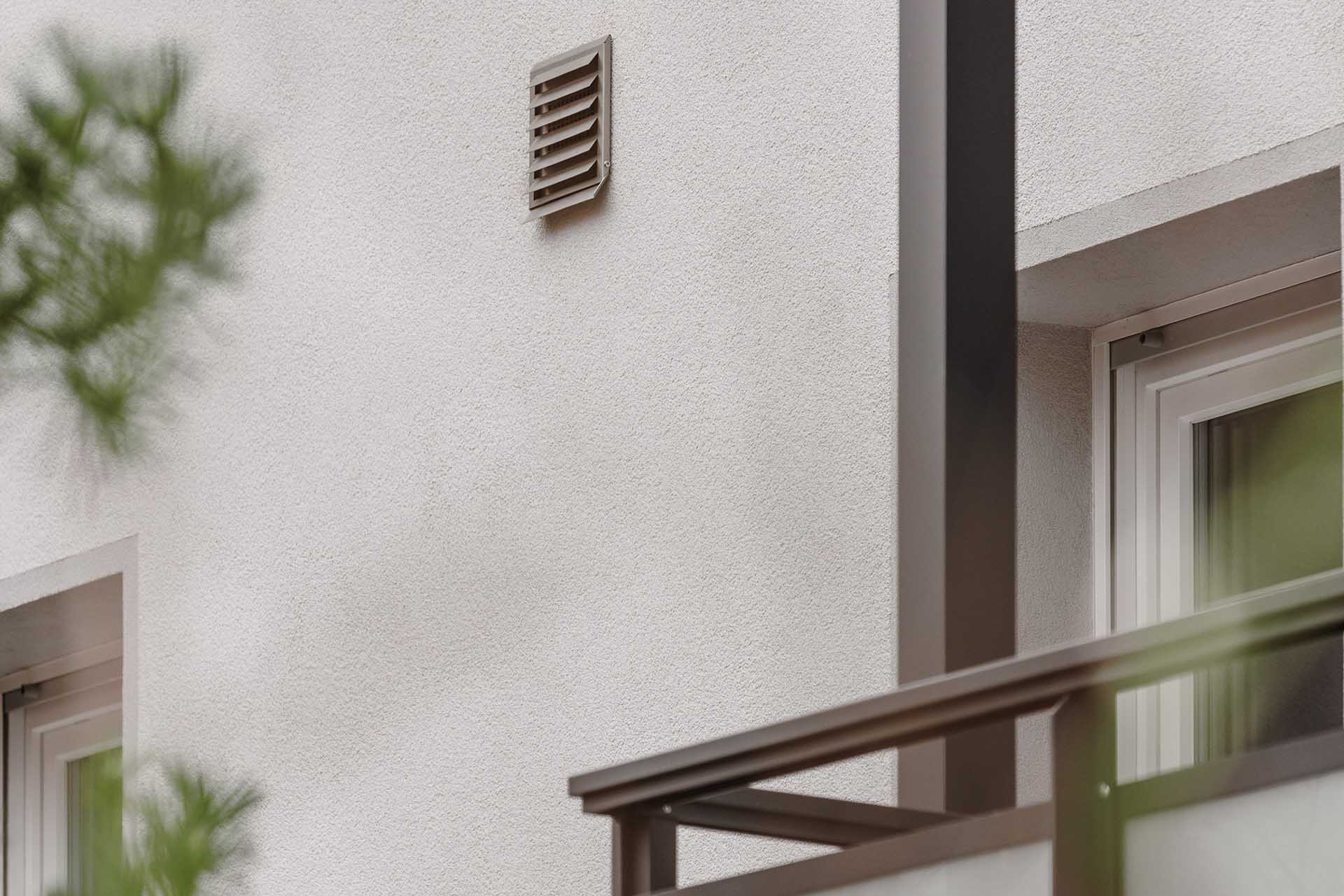 Gitter in der Fassade