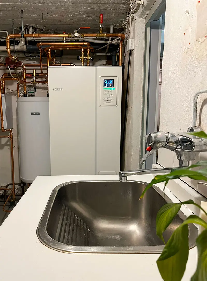 NIBE VVM 225 ilmavesilämpöpumpun sisäyksikkö