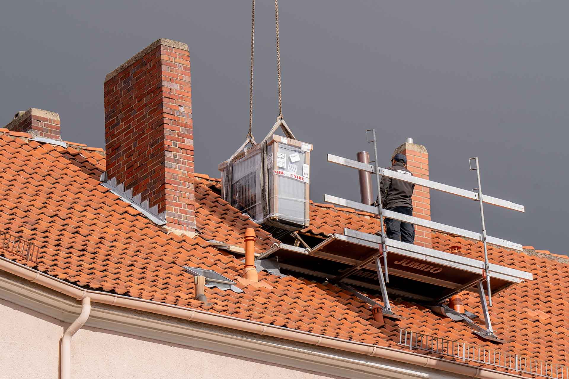 NIBE Wärmepumpe kommt auf den Dachboden