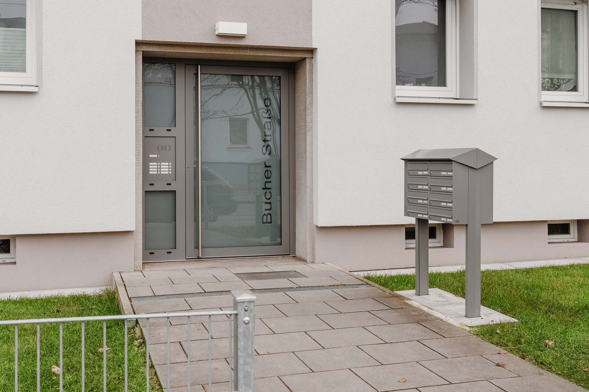 Eingang Mehrfamilienhaus in Nürnberg