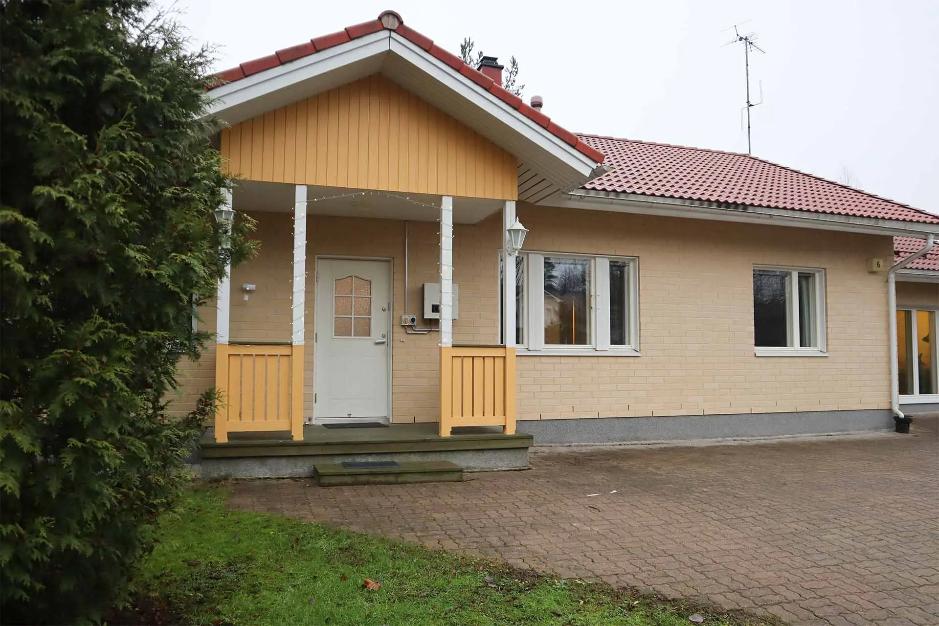 Suorasähköstä maalämpöön - ulkokuva kohteesta