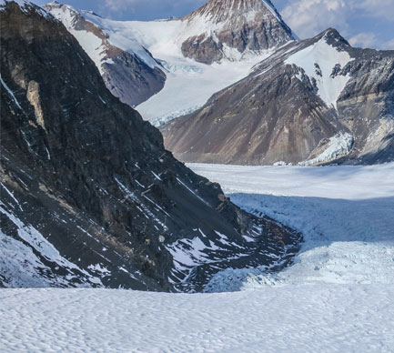 Fjellandskap med snø