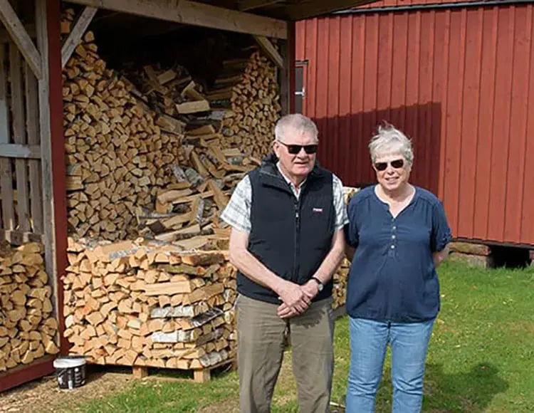 Solen, skogen och berget samspelar i Hjortsberga