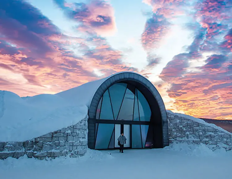 Solen kyler Icehotel 365