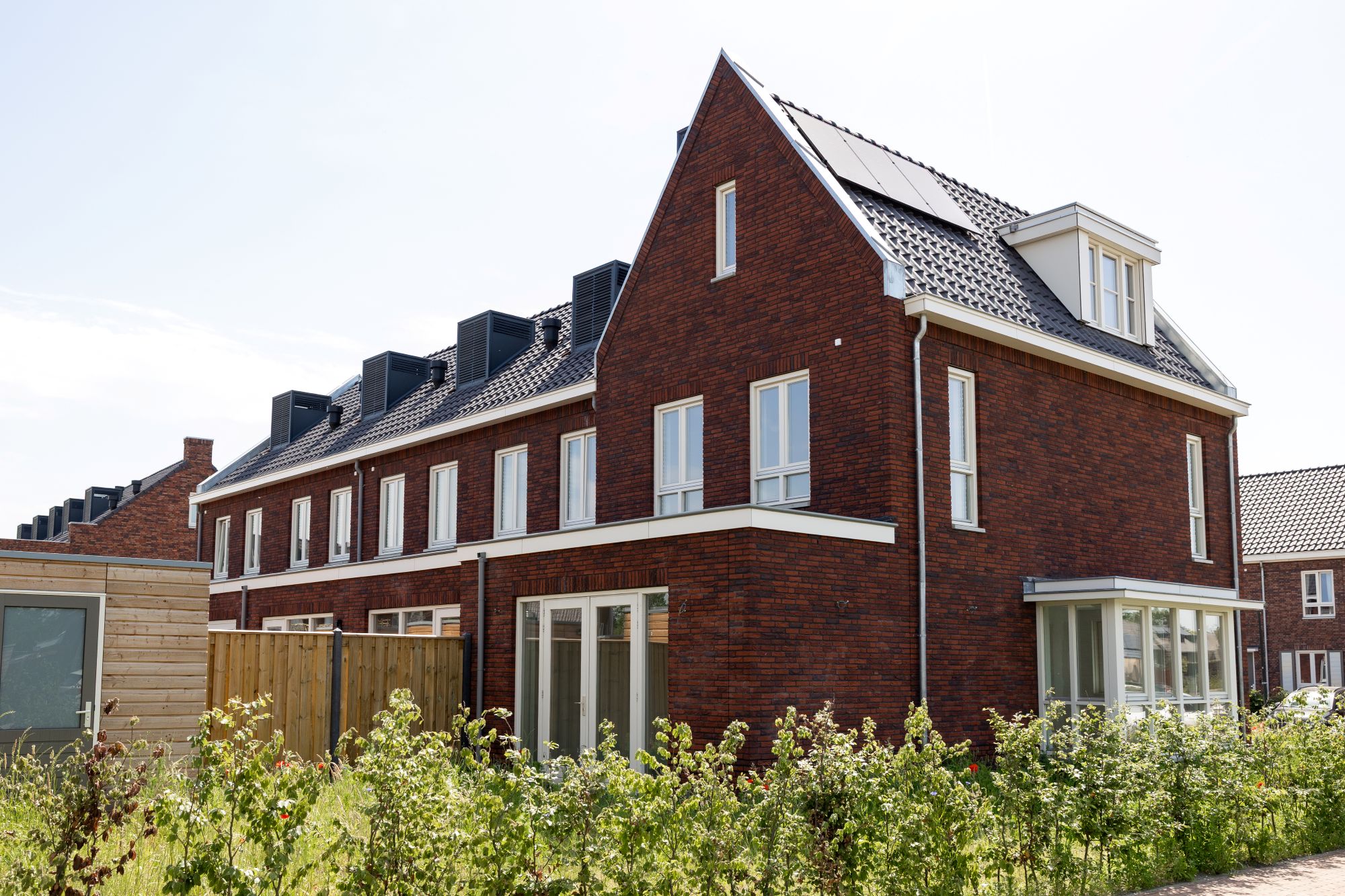NIBE AMS 20-6 op het dak in nieuwbouwwijk in Gemert