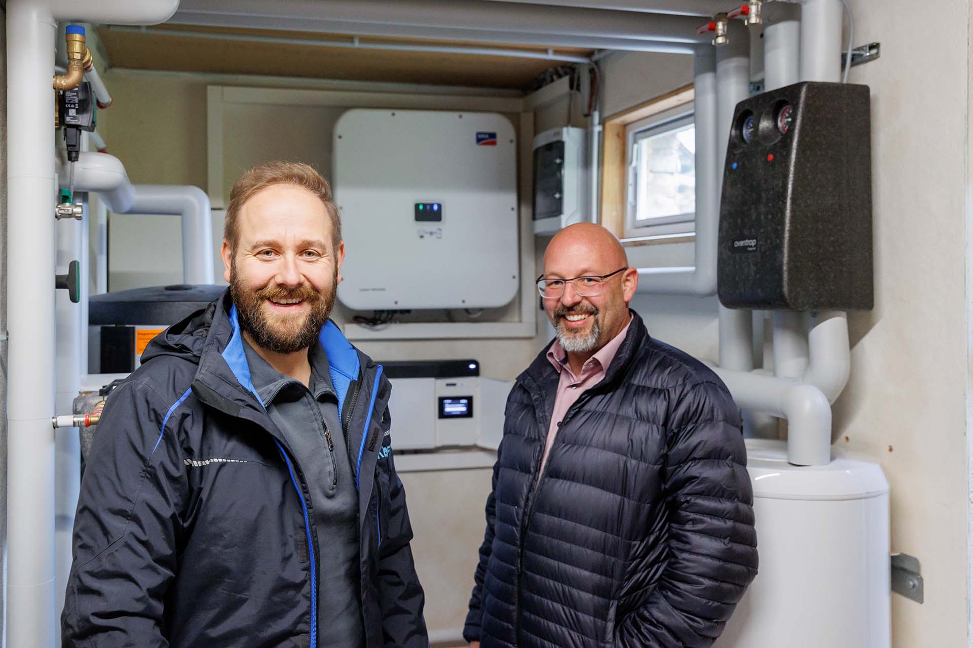 Fachhandwerker Tobias Kempf und NIBE Vertriebsberater