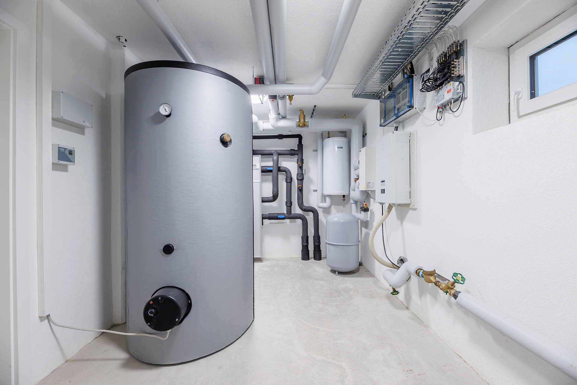Technikraum mit Brauchwasserspeicher
