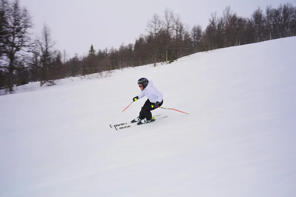 Sara Hector åker slalom