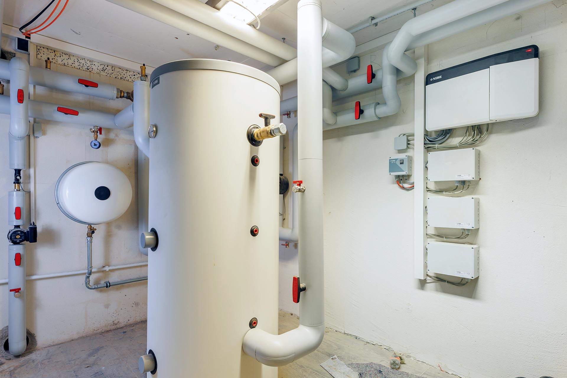 Pufferspeicher UKV und Regelgerät SMO S40