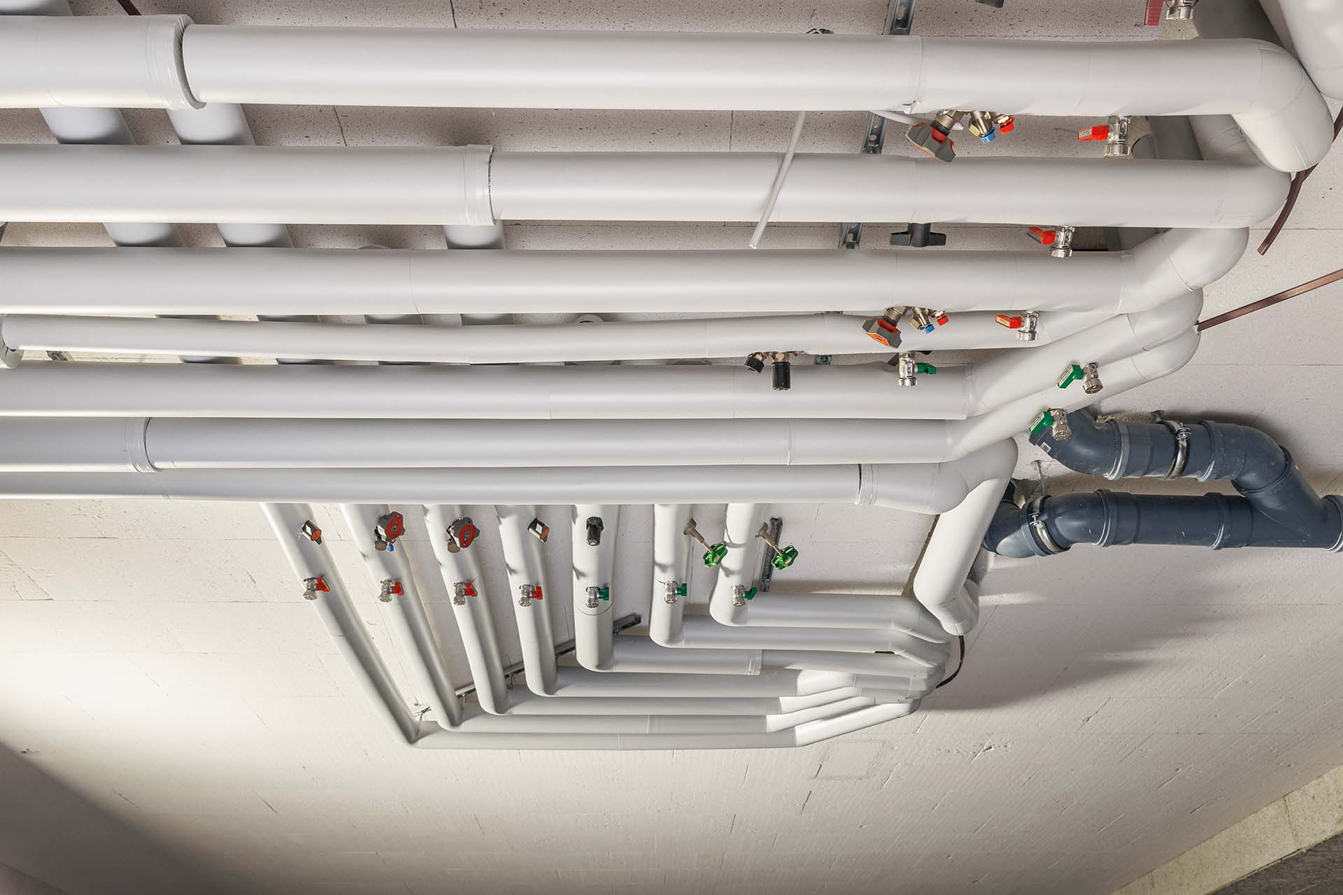 Anschlüsse der Wärmepumpe