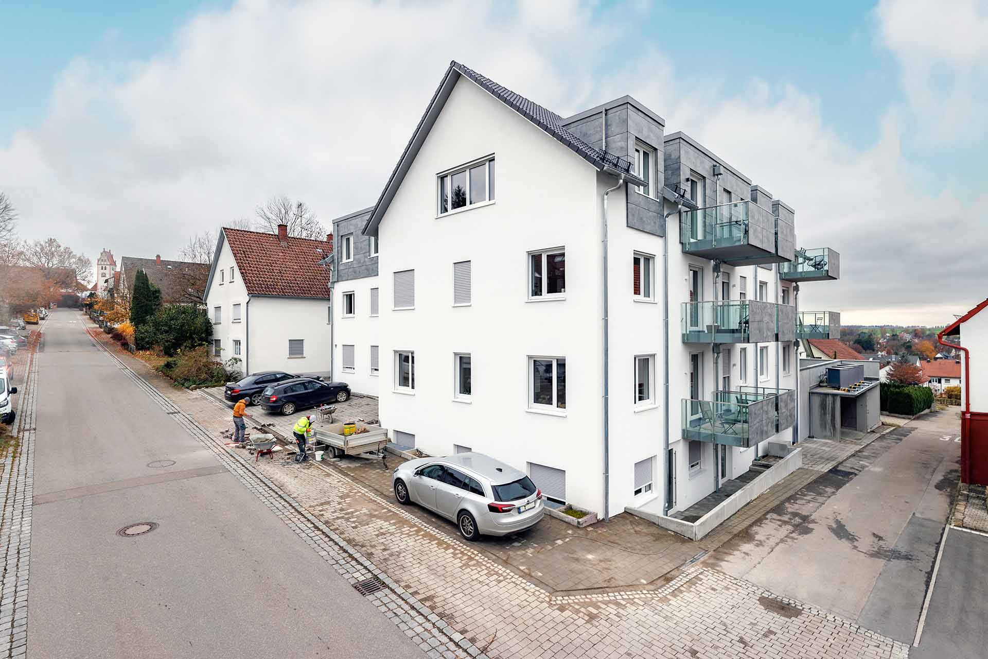 Mehrfamilienhaus mit Bürofläche