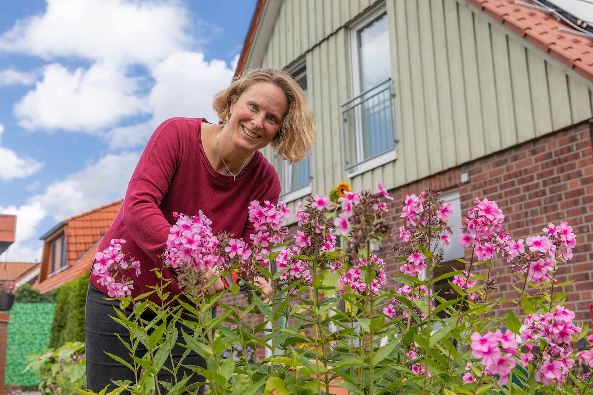 Dorothee Mohaupt in ihrem Garten