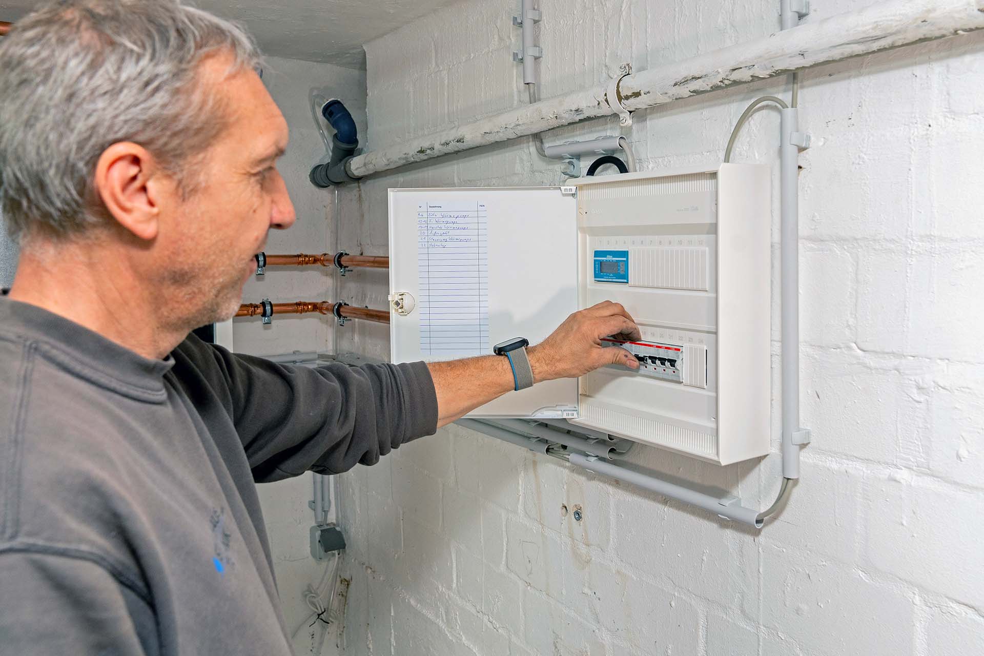 Inbetriebnahme: Strom wird eingeschaltet