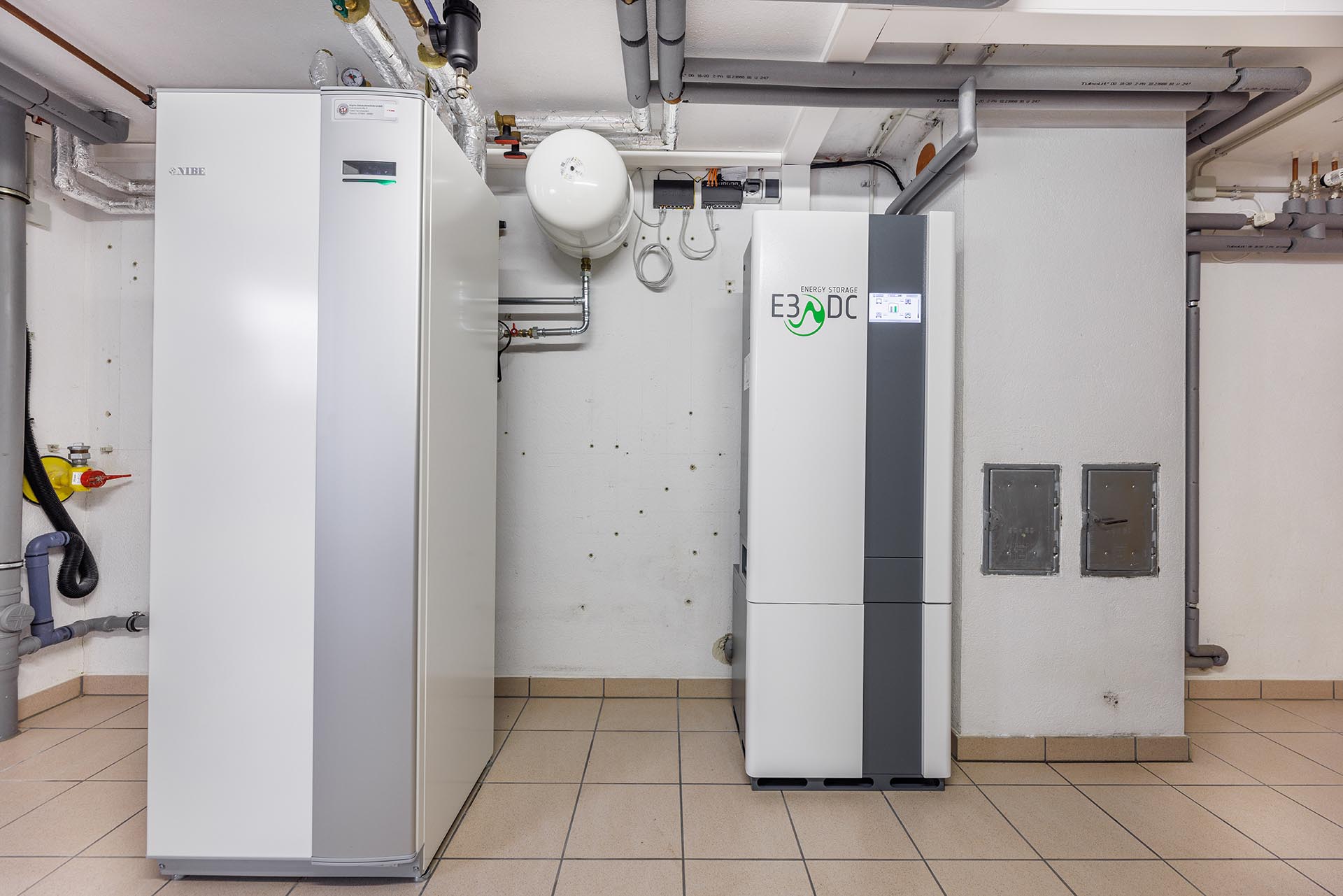 NIBE Wärmepumpe mit Wechselrichter und Speicher von E3/DC