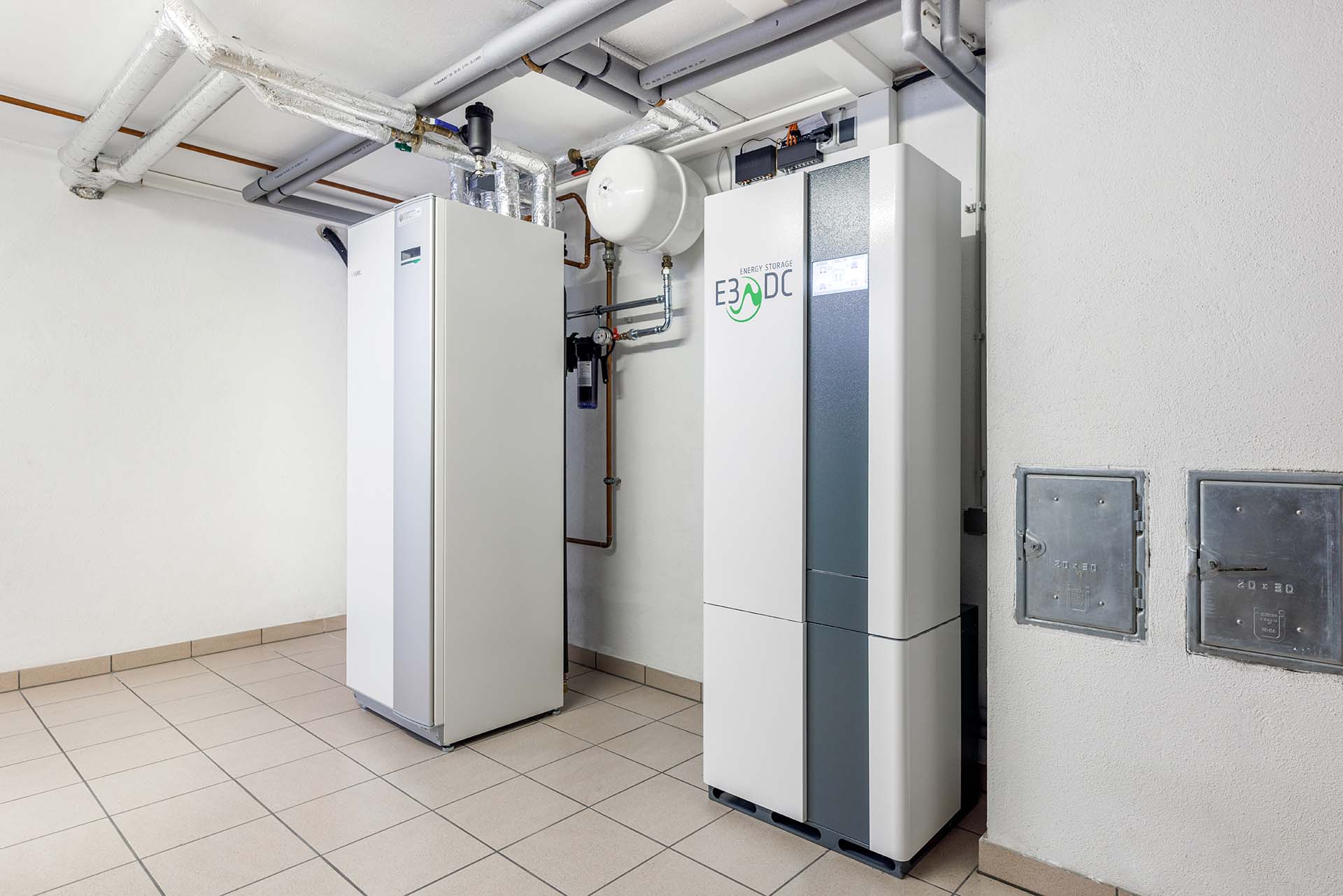 NIBE VVM 310 und E3/DC Speicher mit Wechselrichter im Keller